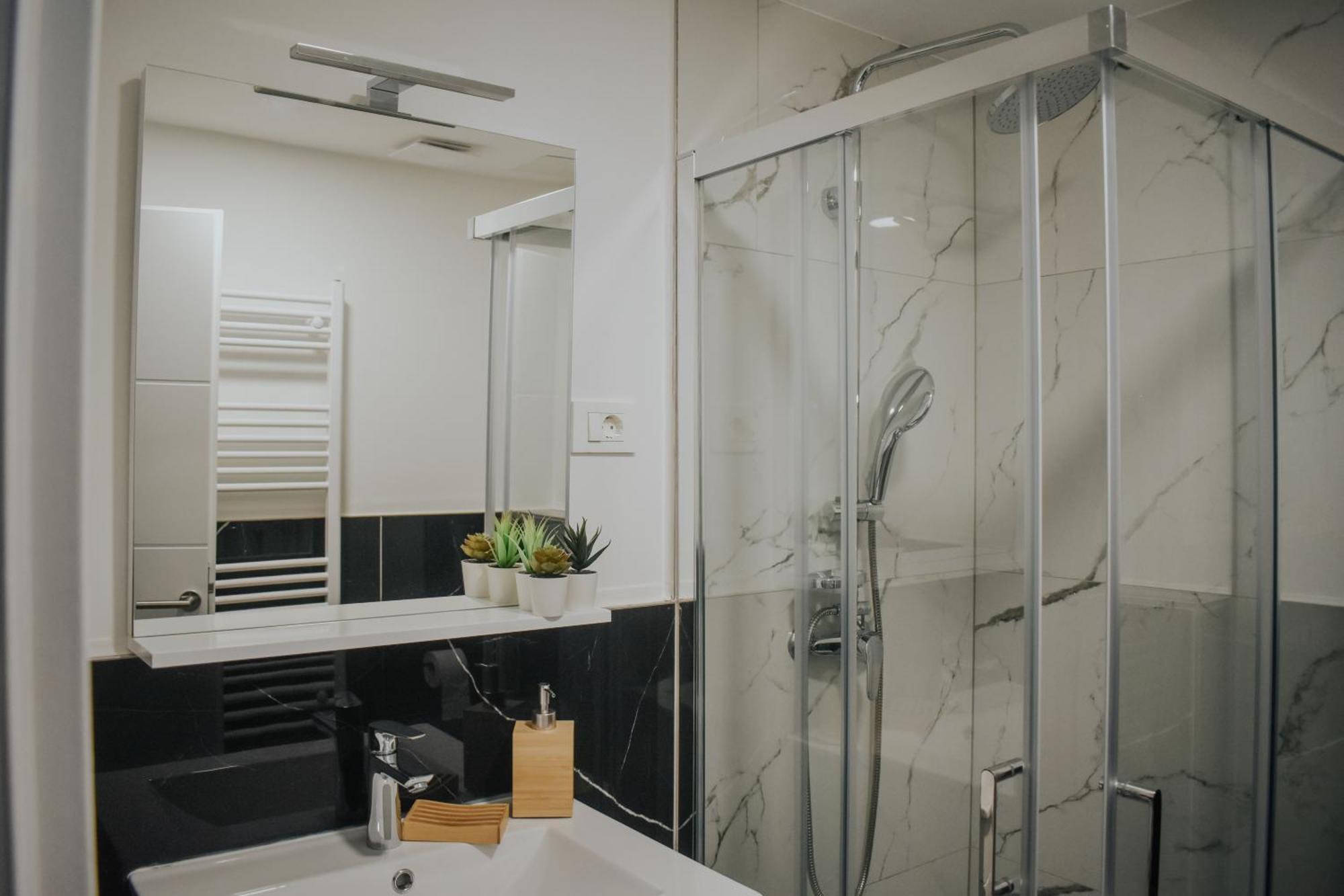 Apartments Jelovic Сини Екстериор снимка